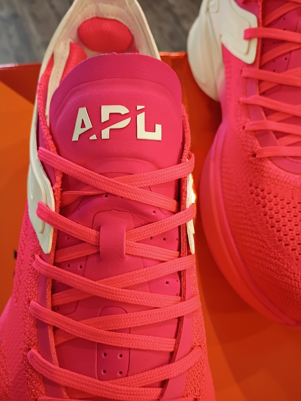 APL McLaren Hyspeed Men's Magenta & Cream Athletic Shoes New - Picture 14 of 16